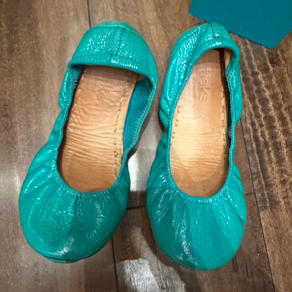 Tieks Teal Patent Leather Flats – Size 6 - Picture 3 of 6